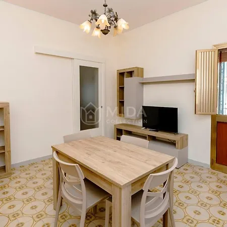 Apartment Corner House *