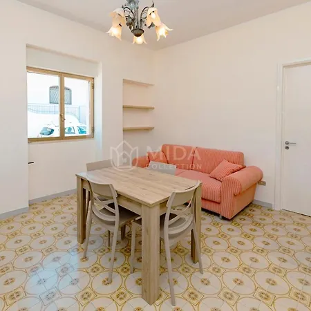 Corner House Apartment *